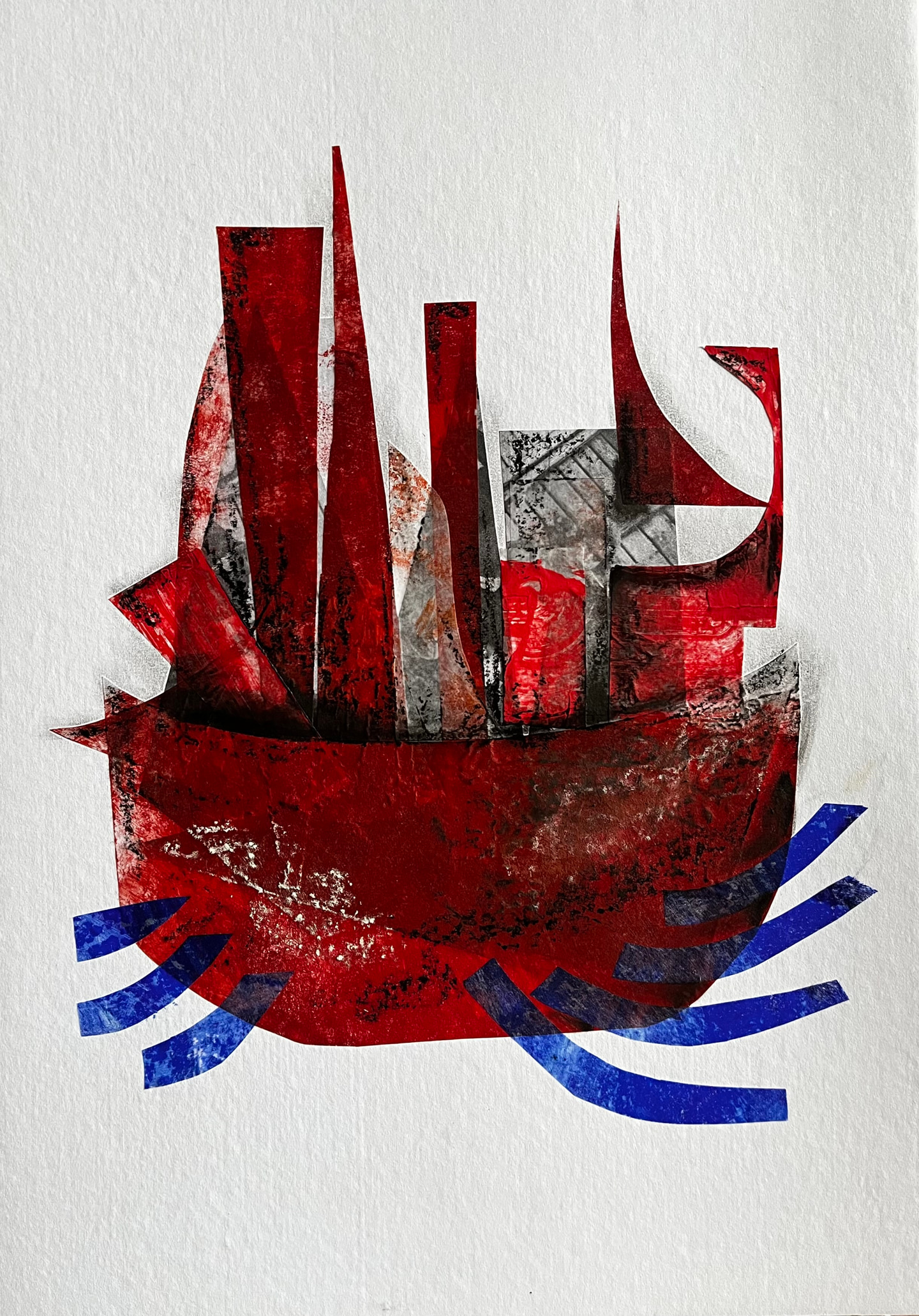 Collage de un barco rojo con velas recortadas en rojos y grises sobre olas azules