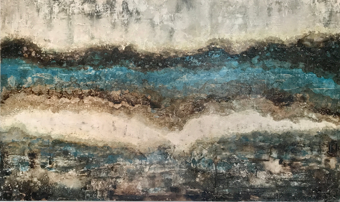 Pintura horizontal con franjas onduladas en azul, blanco y marrón