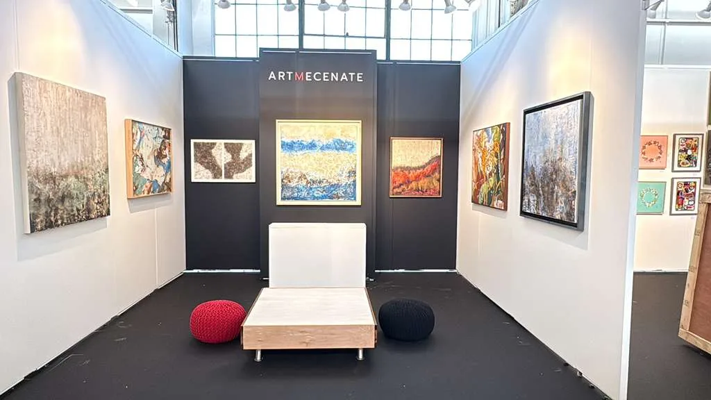 Stand con obras de Marina Elizalde en la San Francisco Art Fair 2026
